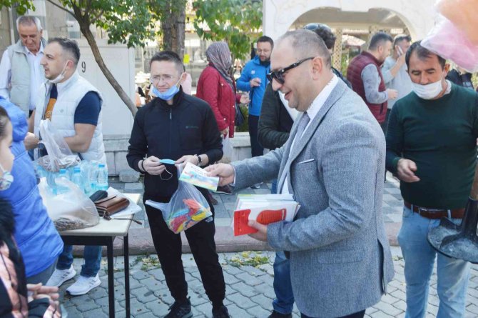Sokak Hayvanları İçin Bir Araya Geldiler