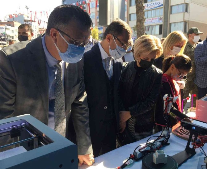 Öğrencilerin Çalışmaları Sergilendi