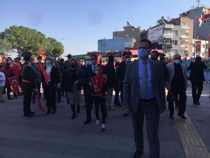 Alaşehirliler ’Cumhuriyet’ İçin Yürüdü