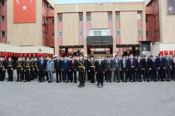 Mardin’de 29 Ekim Cumhuriyet Bayramı Coşkusu Çelenk Sunma Töreniyle Başladı