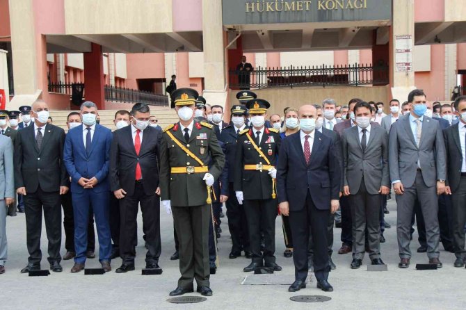 Mardin’de 29 Ekim Cumhuriyet Bayramı Coşkusu Çelenk Sunma Töreniyle Başladı