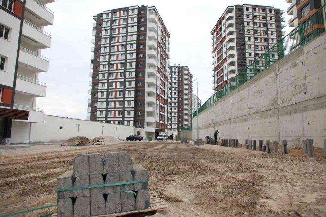 Melikgazi’de Kentsel Dönüşüm Alanında Çevre Düzeni Çalışması Devam Ediyor