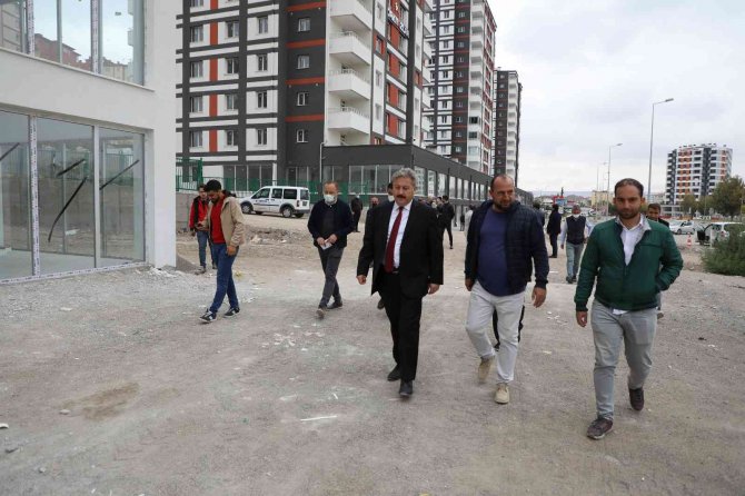 Melikgazi’de Kentsel Dönüşüm Alanında Çevre Düzeni Çalışması Devam Ediyor