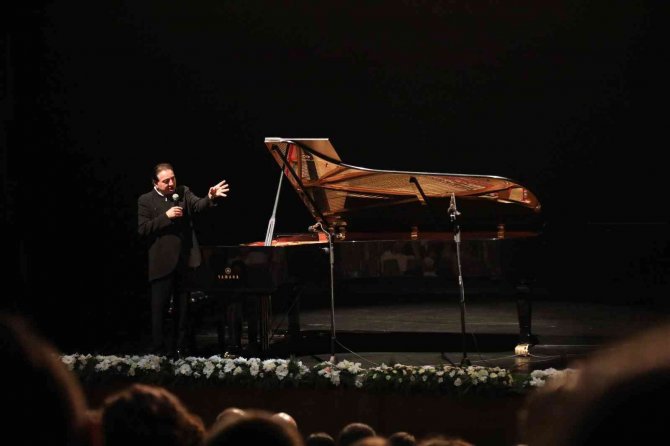 Mezitli Belediyesi Kültür Merkezi Fazıl Say’ın Konseriyle Açıldı