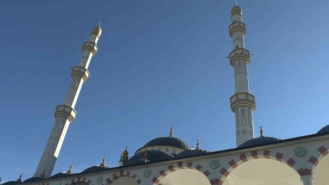 Muş’ta 3 Bin 700 Kişilik Osmanlı Ve Selçuklu Mimarisine Uygun Cami İnşa Edildi