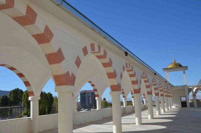 Muş’ta 3 Bin 700 Kişilik Osmanlı Ve Selçuklu Mimarisine Uygun Cami İnşa Edildi
