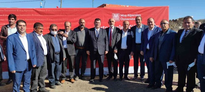 İ̇mkânsızlıktan Kaldığı Evin Yerine Şimdi Yüksekokul Yaptırıyor