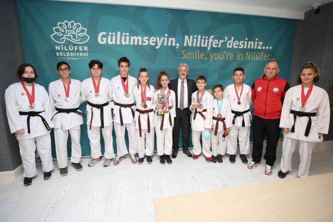Başarılarını Başkan Erdem’le Paylaştılar