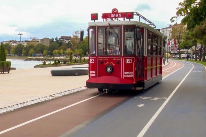 Vali Sonel, Nostaljik Tramvayı Kullandı