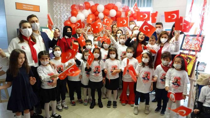 Sağlıkçılardan Coşkulu Cumhuriyet Kutlaması