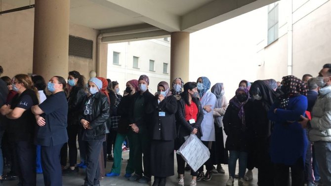 Koronaya Yenilen Hemşireyi Mesai Arkadaşları Son Yolculuğuna Uğurladı