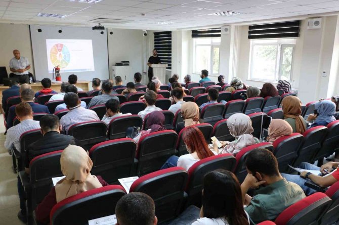 Cizre’de Öğretmenlere Yönelik Temel Afet Bilinci Semineri Düzenlendi