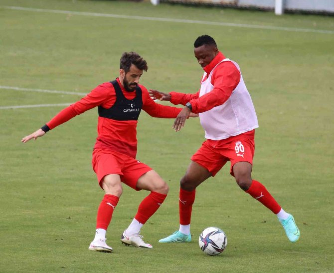Sivasspor, Altay Maçına Yoğun Tempoda Hazırlanıyor