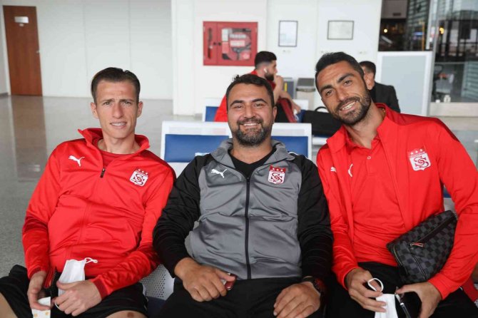Sivasspor Kafilesi İ̇zmir’e Ulaştı