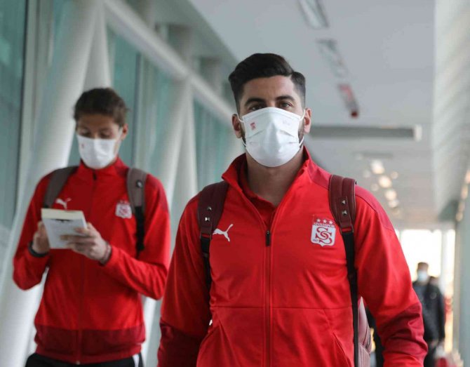 Sivasspor Kafilesi İ̇zmir’e Ulaştı