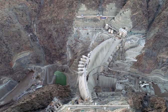 Türkiye’nin En Yüksek, Dünyanın İse Üçüncü Barajı Olacak Olan Yusufeli Barajı’da Çalışmalar Devam Ediyor