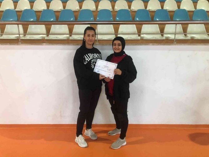 288 Saatlik Voleybol Kurs Tamamlandı