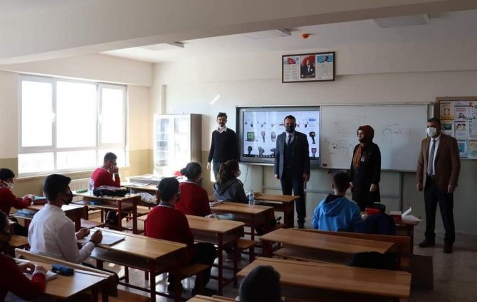 Kaymakam Çelik Okulları Denetledi