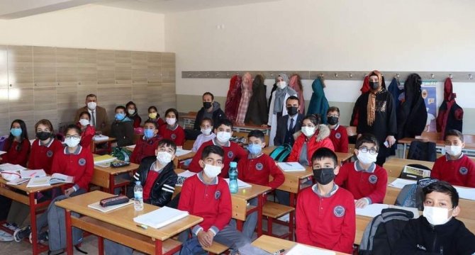 Kaymakam Çelik Okulları Denetledi