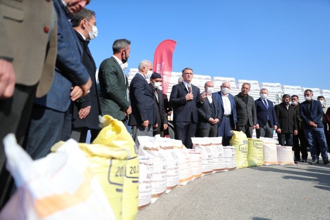 Doğal Afetlerde Zarar Gören Çiftçilere Buğday Tohumu Ve Gübre Desteği