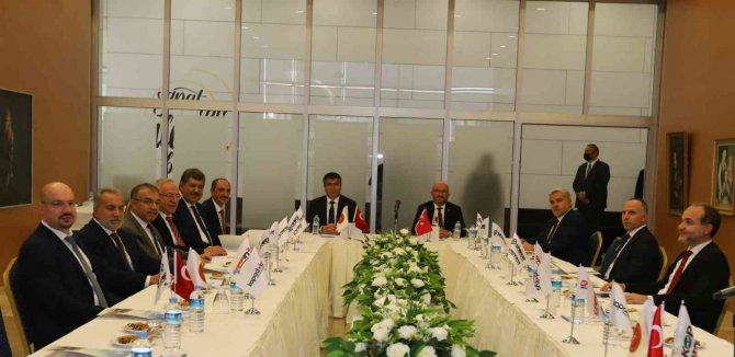 Uni̇kop Üyesi Üniversite Rektörleri Nevü’de Bir Araya Geldi