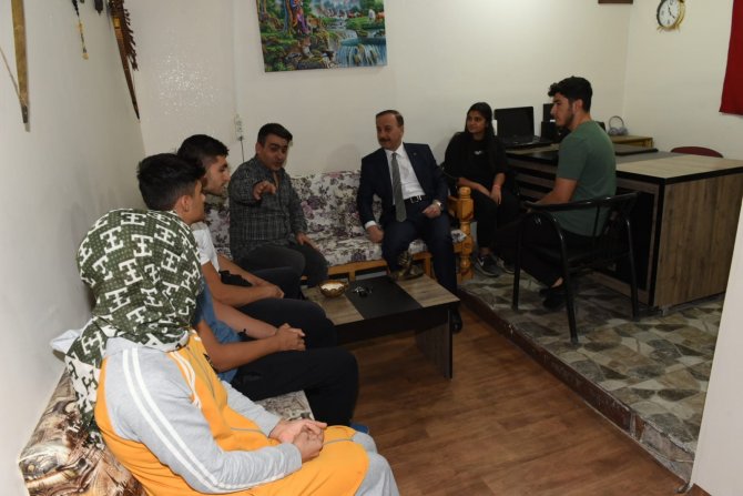 Vali Erin Bilek Güreşi Şampiyonlarını Ziyaret Etti