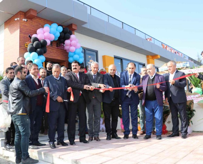Van’da Nahar Aşıbeyaz Restaurant Gerçekleştirilen Görkemli Bir Açılışla Hizmete Başladı