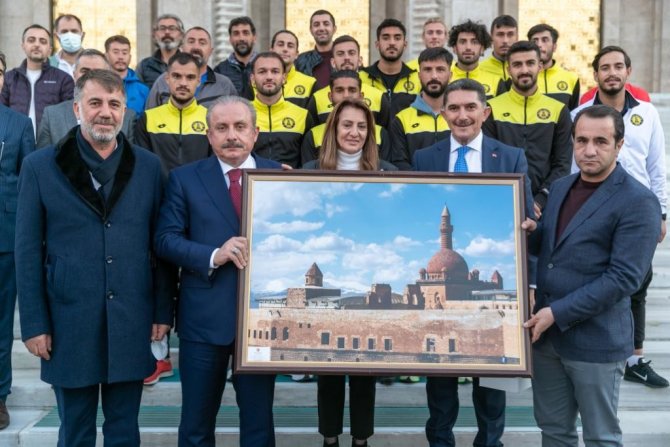 Türkiye Büyük Millet Meclisi Başkanı Şentop Ağrı 1970 Spor Kulübü’nü Kabul Etti
