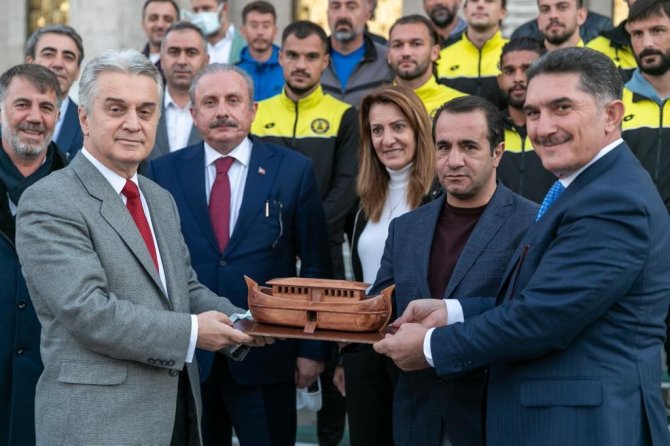 Türkiye Büyük Millet Meclisi Başkanı Şentop Ağrı 1970 Spor Kulübü’nü Kabul Etti