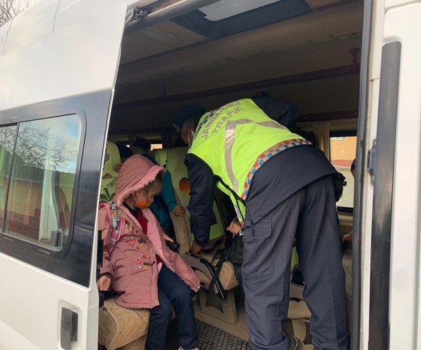 Jandarma, Okul Önlerinde Ve Servis Araçlarında Denetim Yaptı