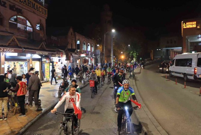 Şanlıurfalılar Cumhuriyet İçin Pedal Çevirdi