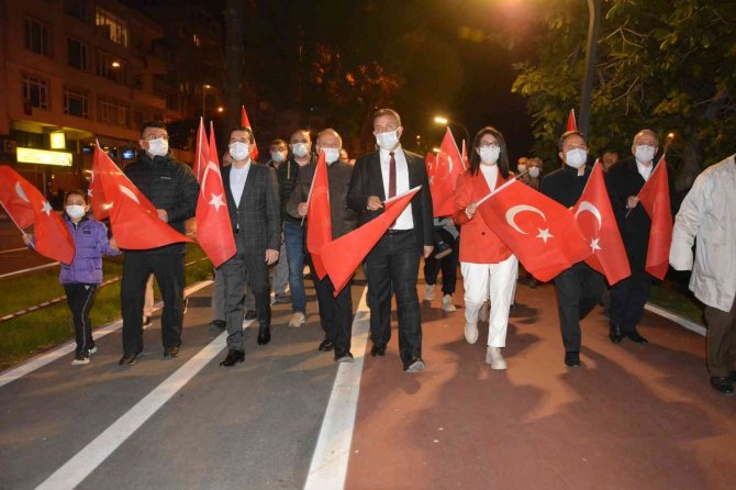 Ünye’de Cumhuriyet’in 98’inci Yılında 98 Fener Uçuruldu