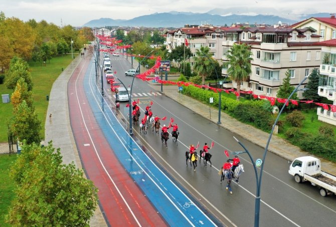 Cumhuriyet Bayramı’nda Atlı Kortej Renkli Görüntülere Sahne Oldu