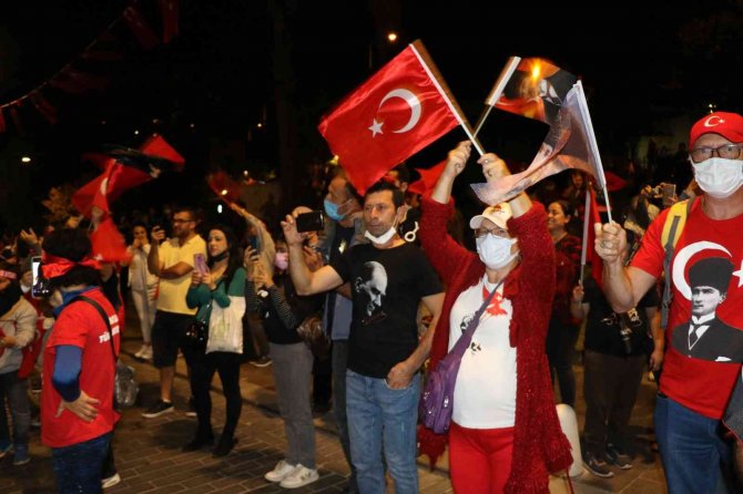 Binlerce Antalyalı, Cumhuriyet’in 98. Yılı İçin Yürüdü