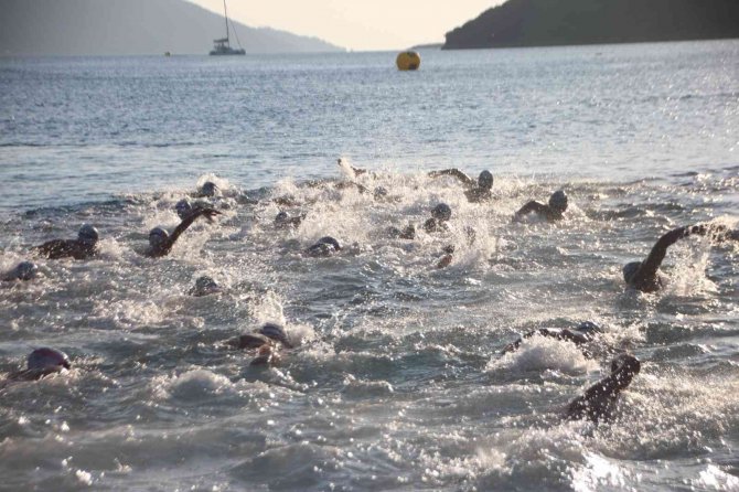 Aquamasters Yüzme Şampiyonası Başladı