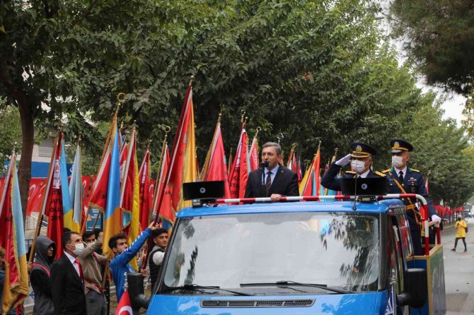 Batman’da 29 Ekim Cumhuriyet Bayramı Yağmura Rağmen Coşkuyla Kutlandı