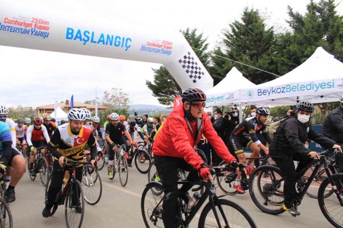 Beykoz’da Sporcular "Cumhuriyet Kupası Kriteryum Yarışı" İçin Pedal Çevirdi