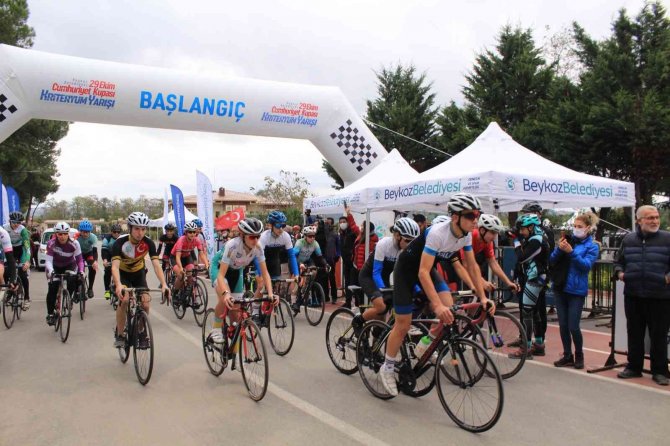 Beykoz’da Sporcular "Cumhuriyet Kupası Kriteryum Yarışı" İçin Pedal Çevirdi