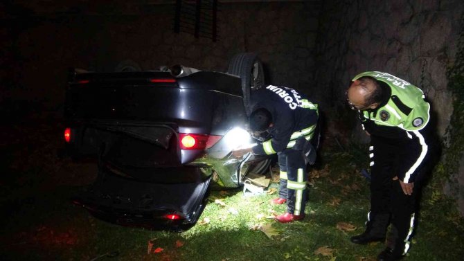 Otomobil Yüksekokulun Bahçesine Uçtu: 3 Yaralı