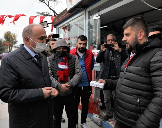 Başkan Özlü Düzcespor Taraftarına Hediye Bilet