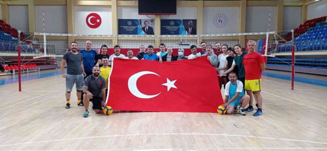Cumhuriyet Turnuvasında Dostluk Kazandı
