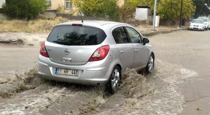 Elazığ’da Sağanak Yağış Etkili Oldu