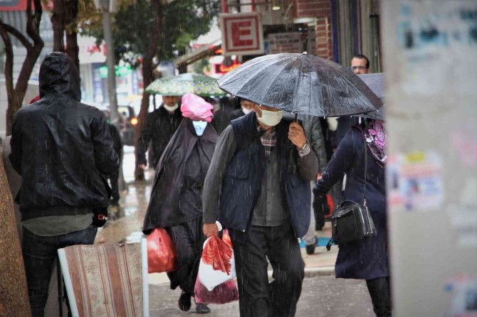 Elazığ’da Sağanak Yağış Etkili Oldu