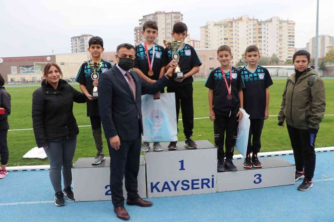 Atletler 29 Ekim Cumhuriyet Kupası İçin Yarıştı
