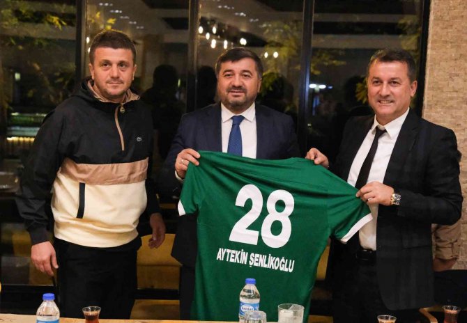 Gzt Giresunspor Moral Yemeğinde Bir Araya Geldi