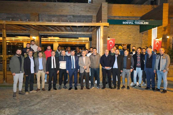 Gzt Giresunspor Moral Yemeğinde Bir Araya Geldi
