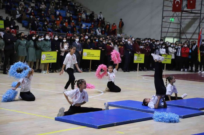Hakkari’de Cumhuriyet Bayramı Coşkusu