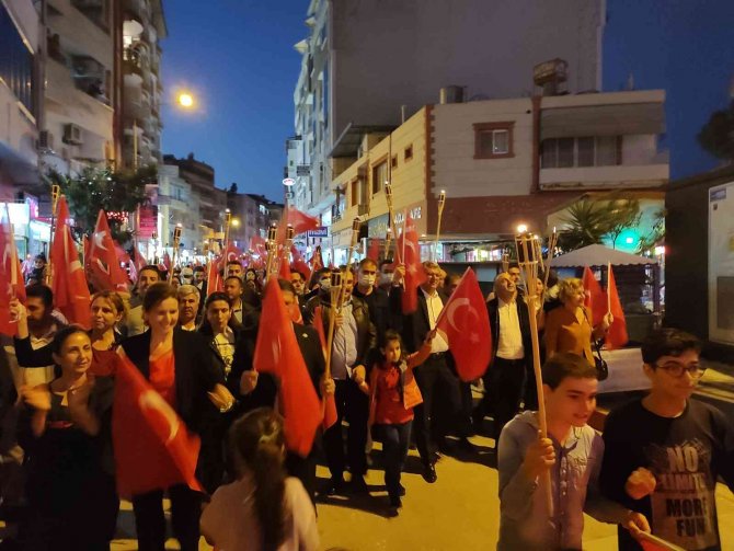 Samandağ’da Fener Alayı Düzenlendi