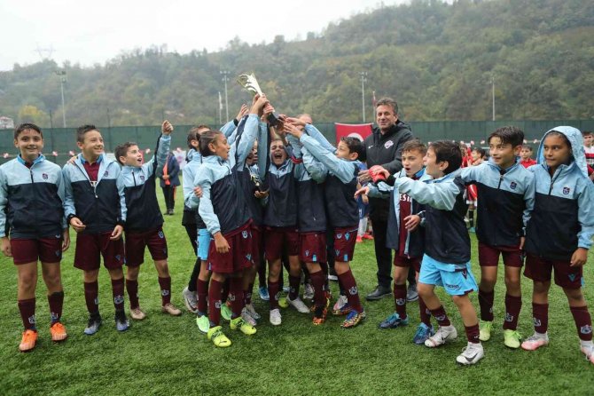 Hekimoğlu Trabzon Fk Cumhuriyet Kupası U12 Futbol Turnuvası Yapıldı