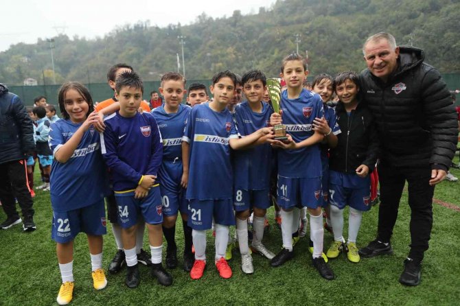 Hekimoğlu Trabzon Fk Cumhuriyet Kupası U12 Futbol Turnuvası Yapıldı
